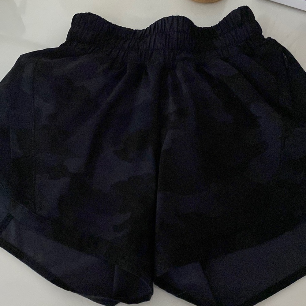 Lululemon track that mid-rise lined short 5” shorts